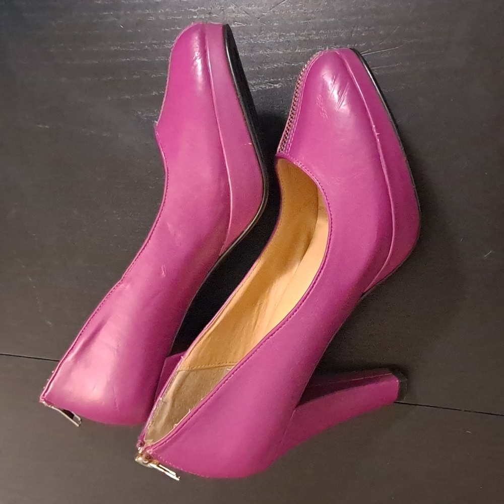 Amazing Comfortview magenta purple zipper detail platform heels, sz 7.5